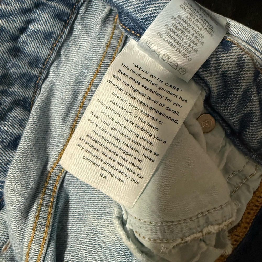Good American Distressed Straight Leg Jeans Light Wash Size 10 / 30 Raw Hem - Picture 8 of 10